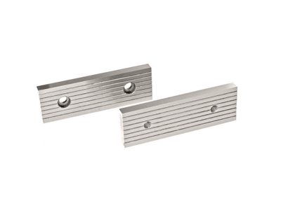 Grooved flat jaws